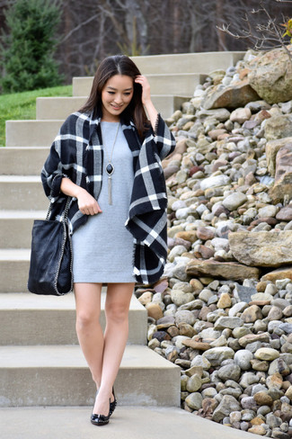 Какое пальто носить с черно-бежевыми туфлями