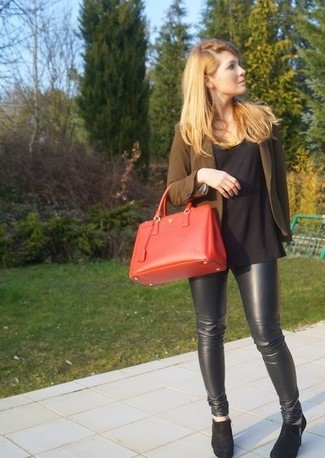 Какие пиджаки носить с черно-белыми ботильонами