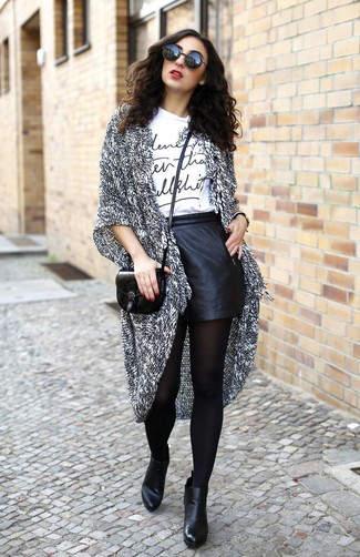 Какие кардиганы носить с черно-белыми ботильонами