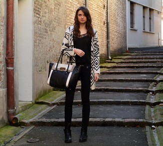 Какие кардиганы носить с черно-белыми ботильонами