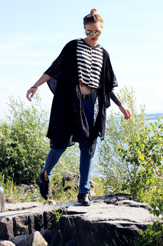 Какие укороченные топы носить с черно-белыми ботильонами