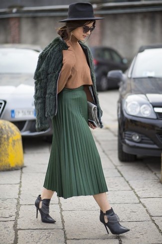 Какие водолазки носить с черно-белыми ботильонами