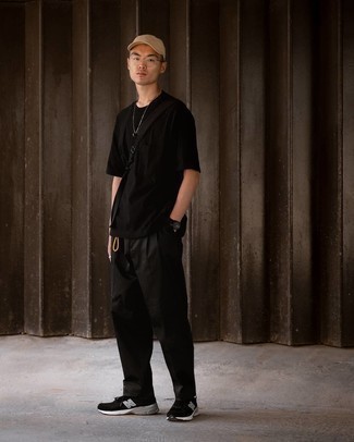 С чем носить черно-белые кроссовки мужчине