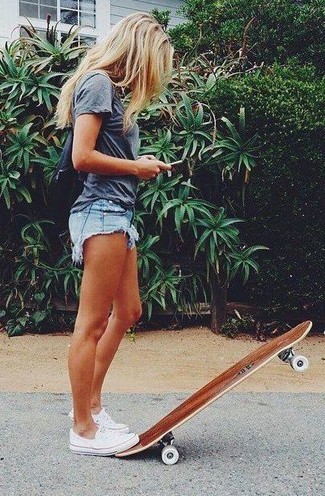 С чем носить черно-белый рюкзак женщине