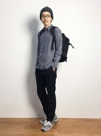 С чем носить черно-белый рюкзак мужчине