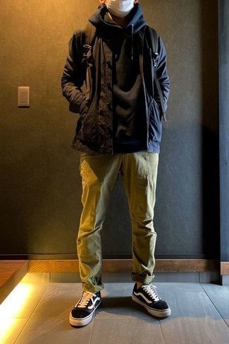 С чем носить черно-белый рюкзак мужчине