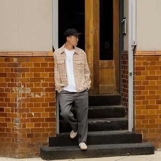 С чем носить черно-белую бейсболку мужчине