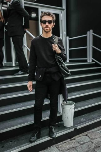 Какие свитшоты носить с черно-белым пиджаком мужчине