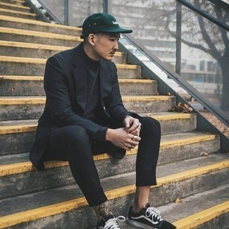 Какие водолазки носить с черно-белым пиджаком мужчине