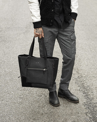 Какие ботинки челси носить с черно-белым бомбером мужчине