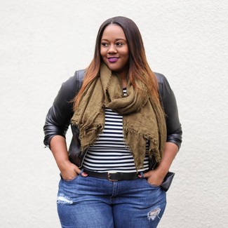 С чем носить черно-белый бомбер женщине