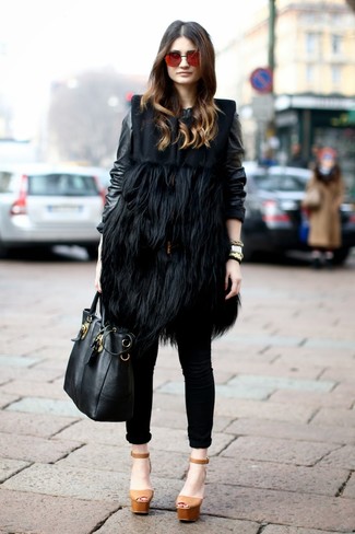 С чем носить черно-белый бомбер женщине