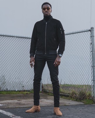 Какие водолазки носить с черно-белым бомбером мужчине