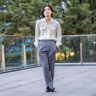 С чем носить черно-белый браслет мужчине