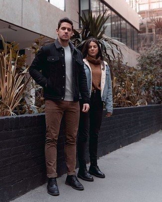 Какие брюки чинос носить с черно-белыми брогами