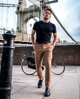 Какие брюки чинос носить с черно-белыми брогами