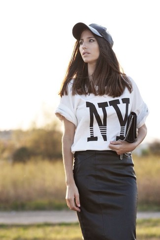 С чем носить черно-белую бейсболку женщине