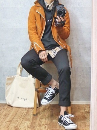 Какие косухи носить с черно-белыми брюками чинос