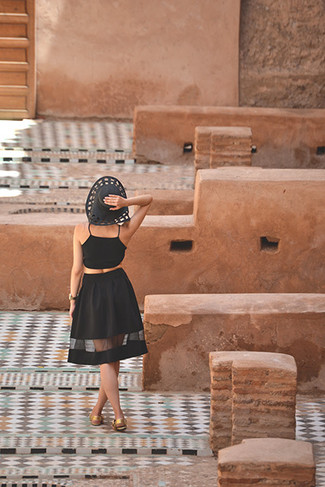 С чем носить черно-белый укороченный топ