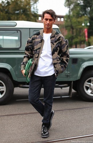 Какие бомберы носить с черно-белыми туфлями дерби