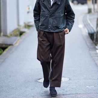 Какие куртки-рубашки носить с черно-белыми ботинками дезертами