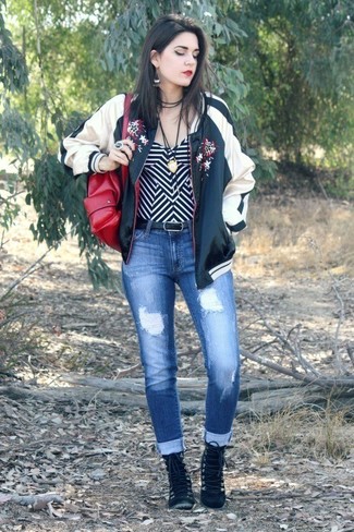 С чем носить черно-белый бомбер с вышивкой женщине