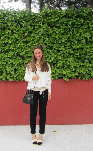 С чем носить черно-белые эспадрильи женщине