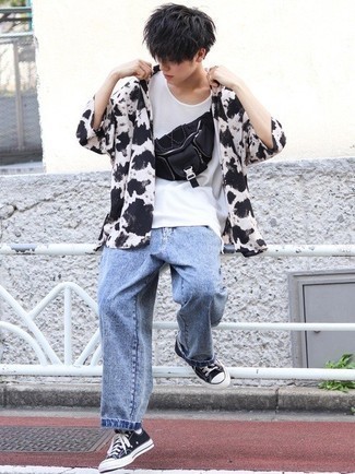 С чем носить черно-белую поясную сумку мужчине