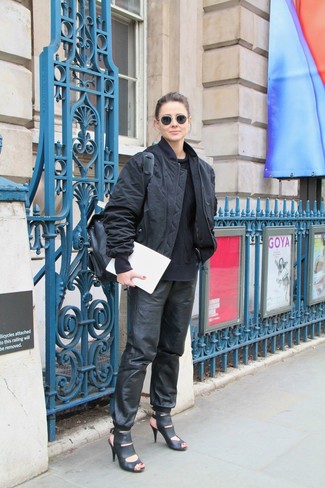 С чем носить черно-белые босоножки на каблуке