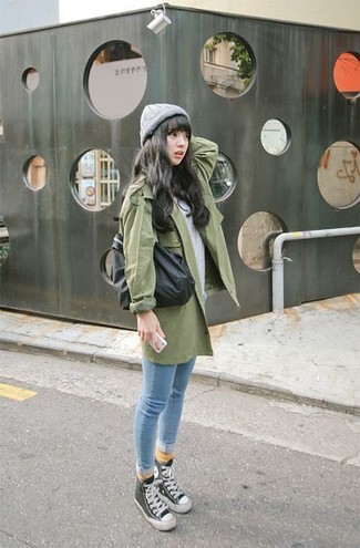 С чем носить черно-белые высокие кеды женщине