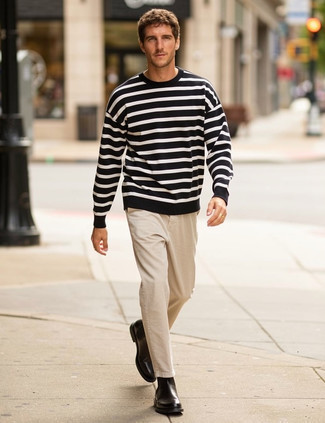 С чем носить черно-белый свитер в горизонтальную полоску мужчине
