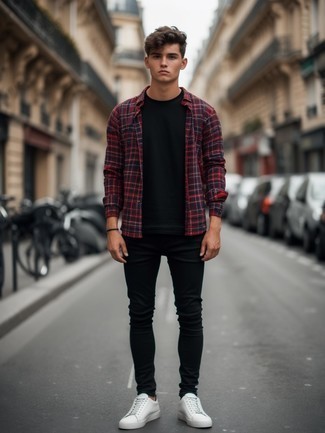 С чем носить черно-белые джинсы мужчине