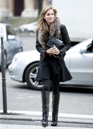 С чем носить черно-белую кожаную косуху женщине