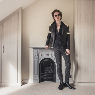 С чем носить черно-белую кожаную косуху мужчине