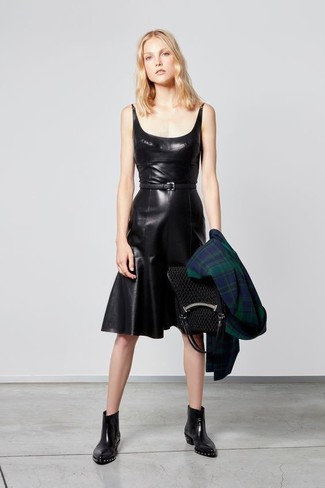 С чем носить черно-белые кожаные ботинки челси женщине