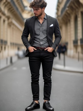 С чем носить черно-белые кожаные кеды мужчине