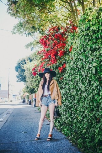 С чем носить черно-белые кожаные босоножек на танкетке