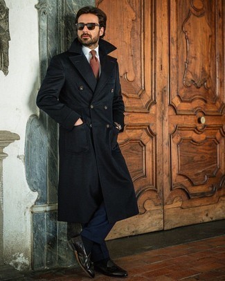 Какие длинные пальто носить с черно-белыми лоферами