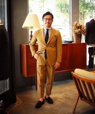 Какие костюмы носить с черно-белыми лоферами