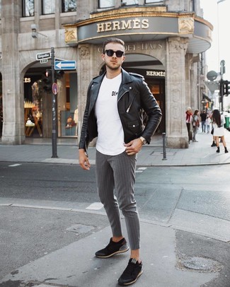 Какие косухи носить с черно-белыми низкими кедами мужчине