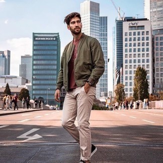 Какие бомберы носить с черно-белыми низкими кедами мужчине