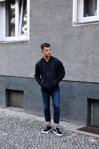 Какие бомберы носить с черно-белыми низкими кедами мужчине