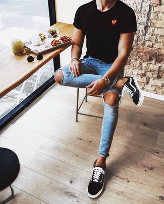 С чем носить черно-белые низкие кеды мужчине