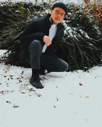 Какие водолазки носить с черно-белыми низкими кедами мужчине