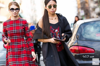 С чем носить черно-белое платье-макси