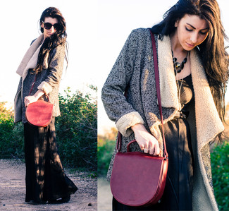 С чем носить черно-белое колье