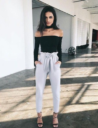 С чем носить черно-белый топ с открытыми плечами