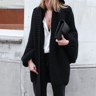 С чем носить черно-белый открытый кардиган женщине