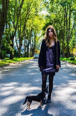 С чем носить черно-белый открытый кардиган женщине