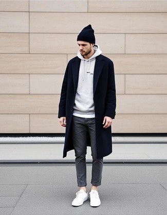 С чем носить черно-белое длинное пальто